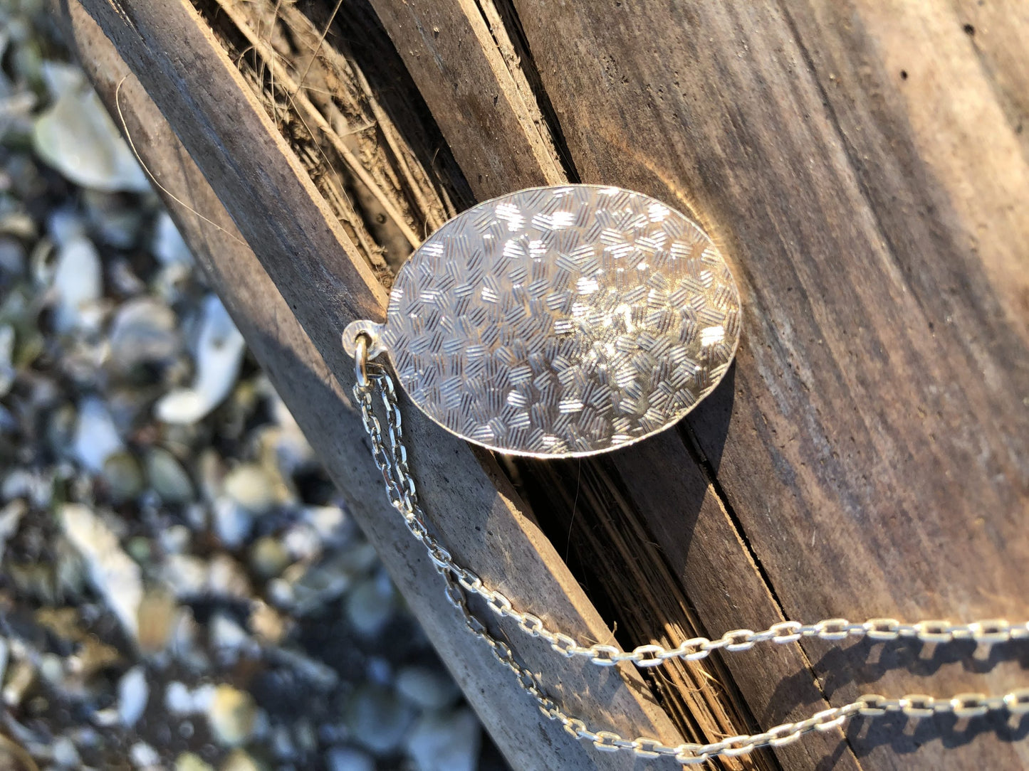 Necklace with a beautiful honey chert from Coromandel New Zealand with swirls of yellow and white. This stone is hand polished in a 25x18mm cabochon and set in a silver plated setting with a 19 inch chain, back